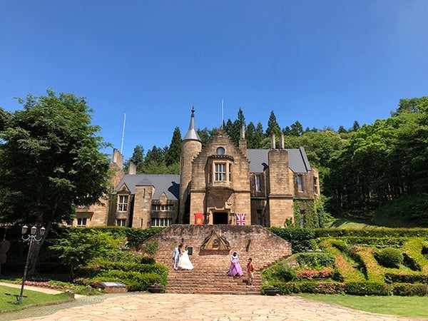 ■【群馬】今日はあなたがお姫様♪ロックハート城で憧れの「プリンセス体験」&ヨーロッパ伝統料理とハンバーグのランチ&ガトーフェスタハラダ工場見学!2